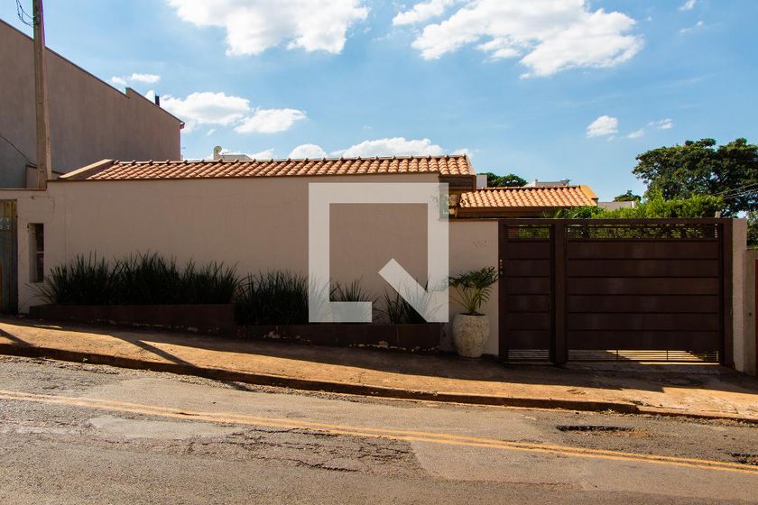 Casa à Venda - Mansões Santo Antônio, 2 Quartos,  180 m2 em , Campinas - sp | SoloBR