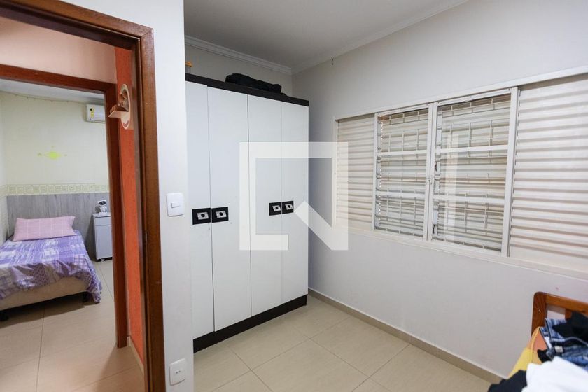 Casa à Venda - Jardim Flamboyant, 2 Quartos,  270 m2 em , Campinas - sp | SoloBR