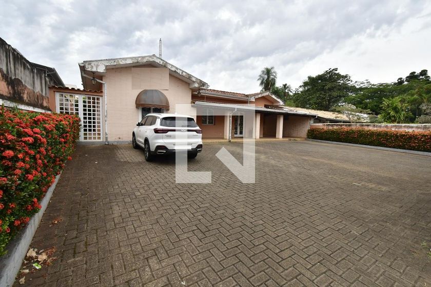 Casa à Venda - Mansões Santo Antônio, 4 Quartos,  345 m2 em , Campinas - sp | SoloBR
