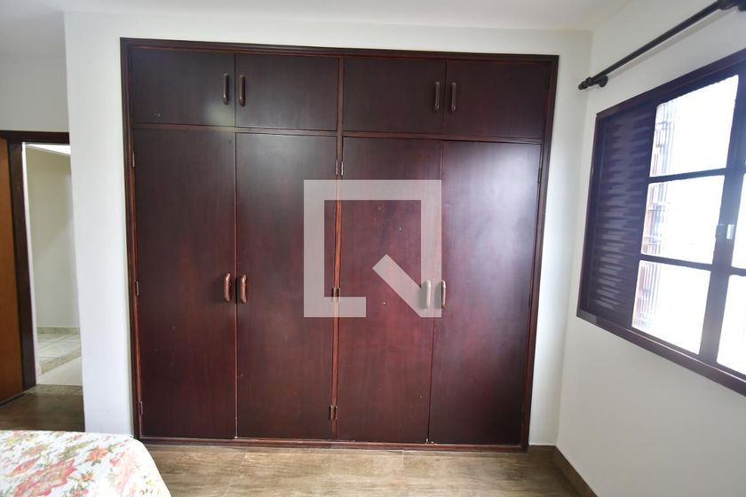 Casa à Venda - Mansões Santo Antônio, 3 Quartos,  1000 m2 em , Campinas - sp | SoloBR
