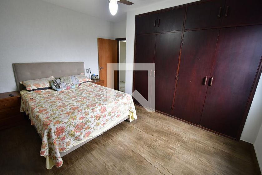 Casa à Venda - Mansões Santo Antônio, 3 Quartos,  1000 m2 em , Campinas - sp | SoloBR