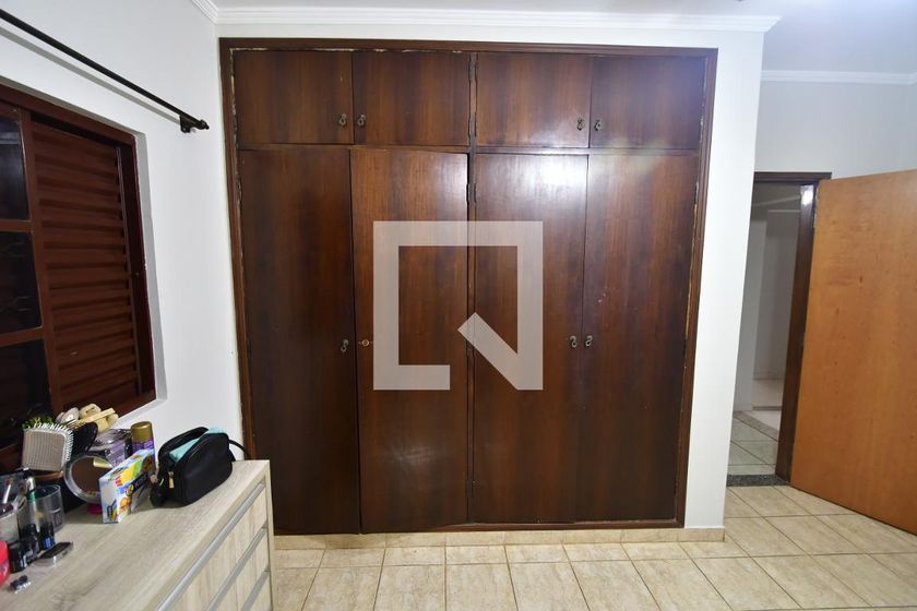 Casa à Venda - Mansões Santo Antônio, 3 Quartos,  1000 m2 em , Campinas - sp | SoloBR