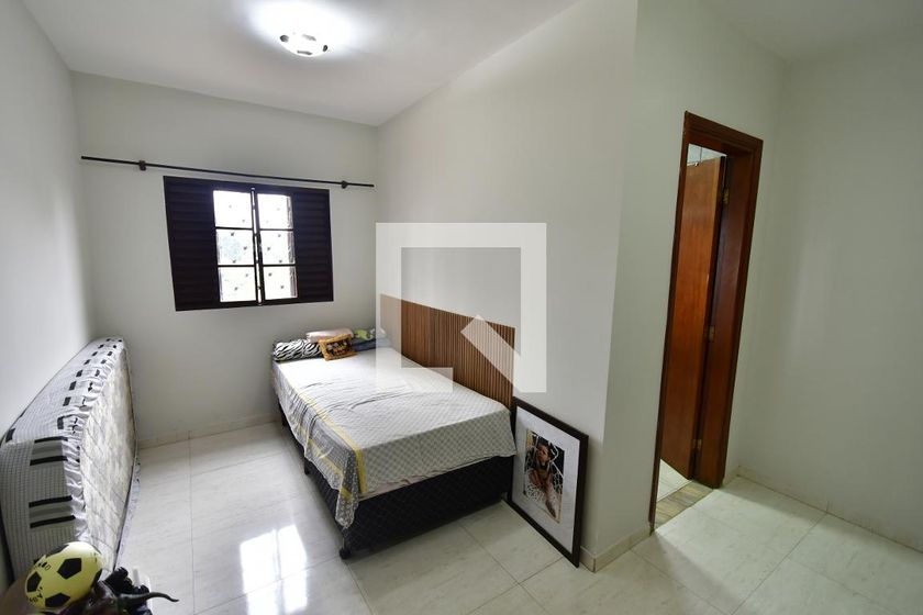 Casa à Venda - Mansões Santo Antônio, 3 Quartos,  1000 m2 em , Campinas - sp | SoloBR