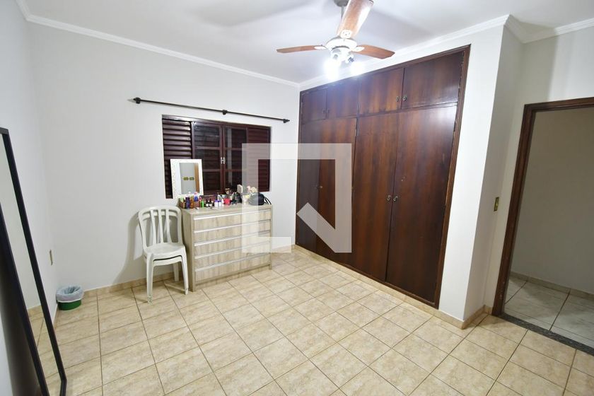Casa à Venda - Mansões Santo Antônio, 3 Quartos,  1000 m2 em , Campinas - sp | SoloBR