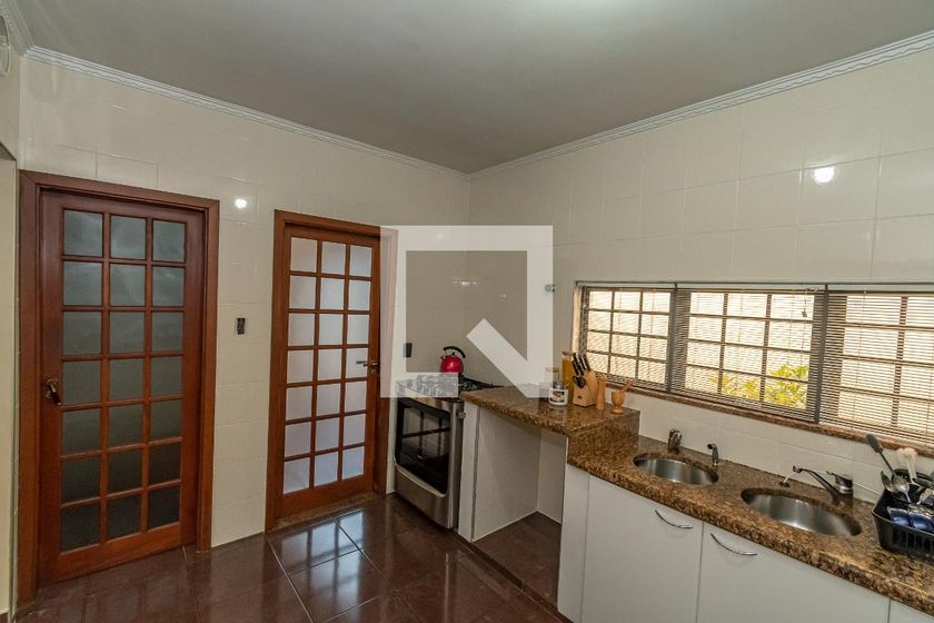 Casa à Venda - Taquaral, 4 Quartos,  293 m2 em , Campinas - sp | SoloBR
