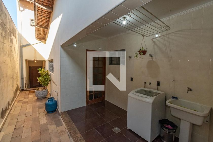 Casa à Venda - Taquaral, 4 Quartos,  293 m2 em , Campinas - sp | SoloBR