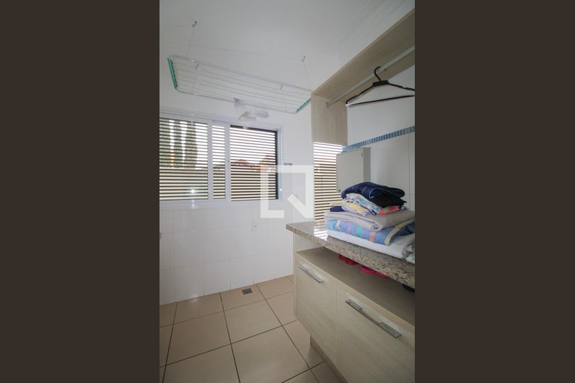 Casa à Venda - Nova Campinas, 4 Quartos,  416 m2 em , Campinas - sp | SoloBR