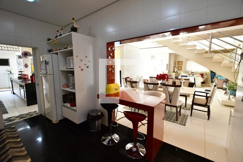 Casa à Venda - Mansões Santo Antônio, 3 Quartos,  459 m2 em , Campinas - sp | SoloBR