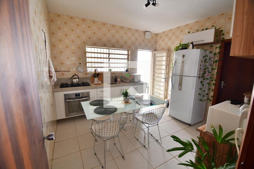 Casa à Venda - Jardim Flamboyant, 4 Quartos,  273 m2 em , Campinas - sp | SoloBR