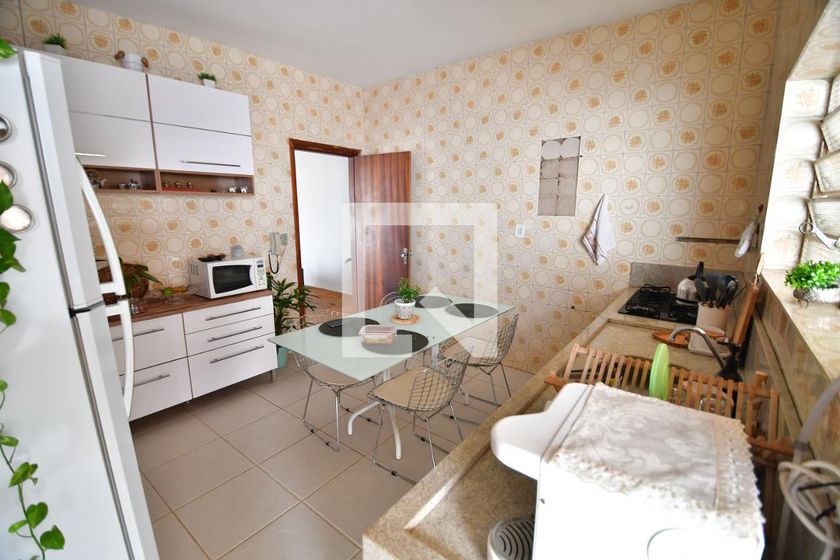 Casa à Venda - Jardim Flamboyant, 4 Quartos,  273 m2 em , Campinas - sp | SoloBR