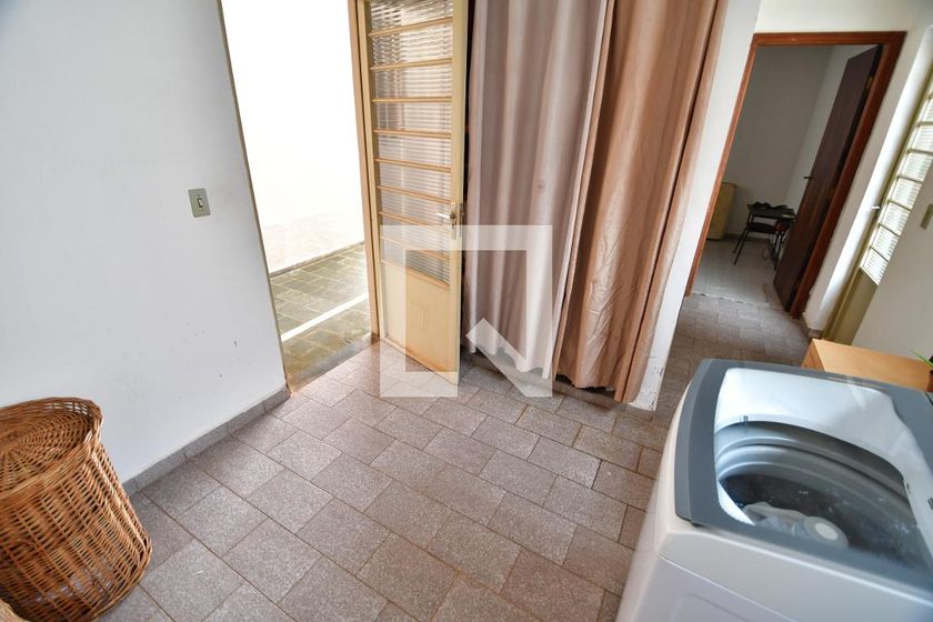 Casa à Venda - Jardim Flamboyant, 4 Quartos,  273 m2 em , Campinas - sp | SoloBR