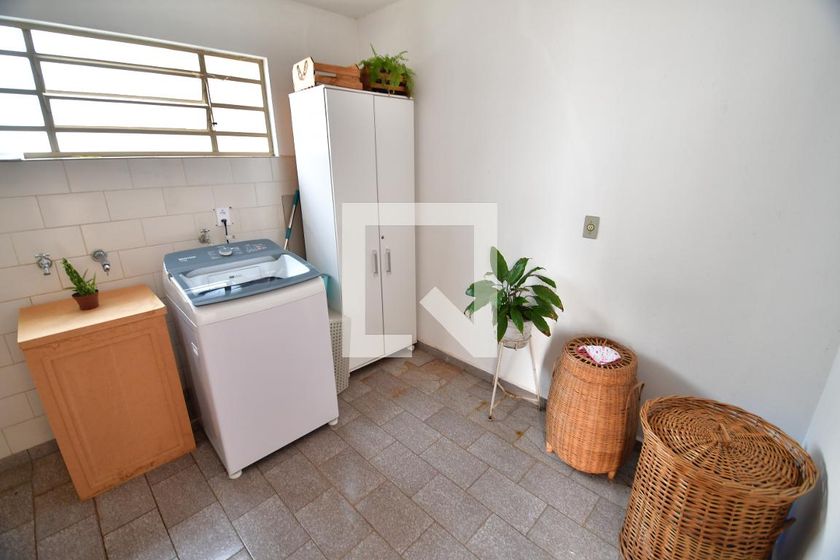 Casa à Venda - Jardim Flamboyant, 4 Quartos,  273 m2 em , Campinas - sp | SoloBR