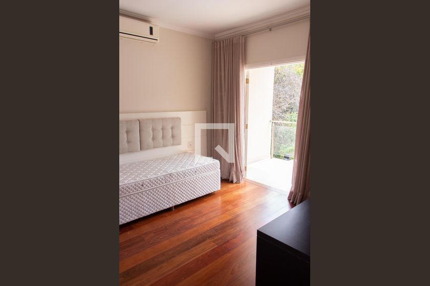 Casa à Venda - Lot. Alphaville Campinas, 4 Quartos,  384 m2 em , Campinas - sp | SoloBR