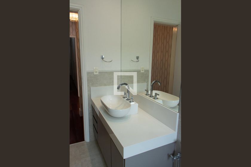Casa à Venda - Lot. Alphaville Campinas, 4 Quartos,  384 m2 em , Campinas - sp | SoloBR