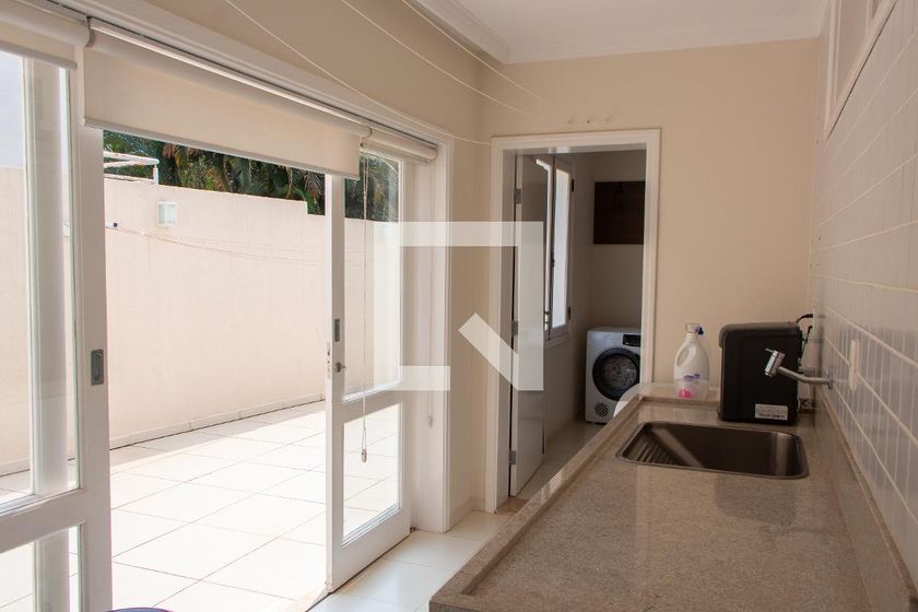 Casa à Venda - Lot. Alphaville Campinas, 4 Quartos,  384 m2 em , Campinas - sp | SoloBR