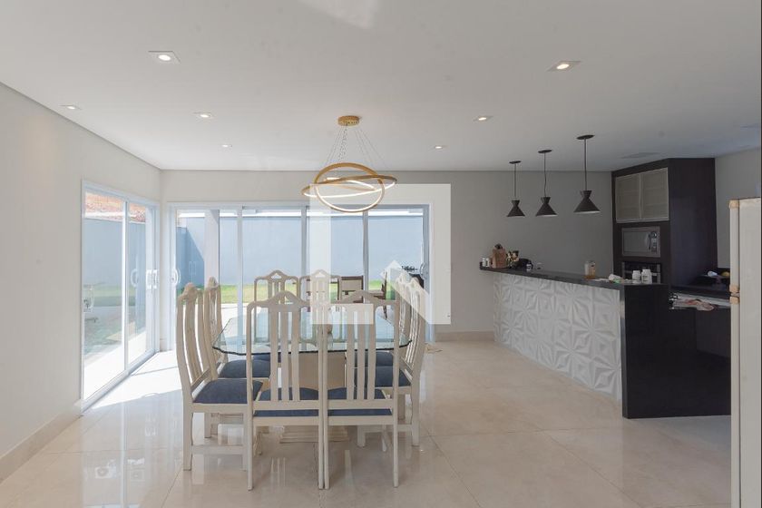 Casa à Venda - Swiss Park, 4 Quartos,  360 m2 em , Campinas - sp | SoloBR