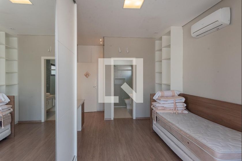 Casa à Venda - Swiss Park, 4 Quartos,  460 m2 em , Campinas - sp | SoloBR