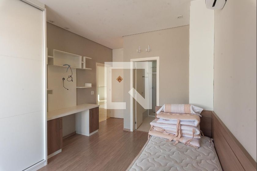 Casa à Venda - Swiss Park, 4 Quartos,  460 m2 em , Campinas - sp | SoloBR