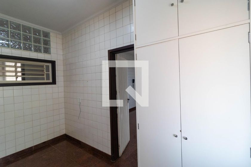 Casa à Venda - Jardim Flamboyant, 3 Quartos,  430 m2 em , Campinas - sp | SoloBR