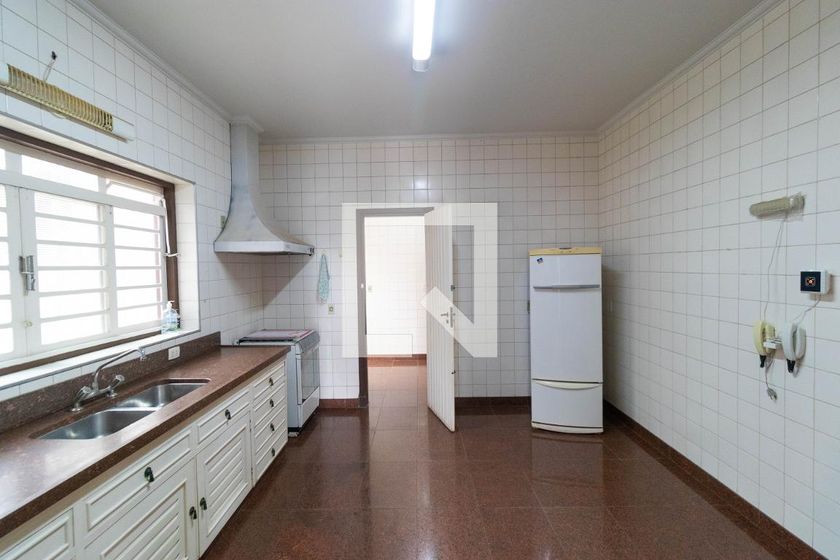 Casa à Venda - Jardim Flamboyant, 3 Quartos,  430 m2 em , Campinas - sp | SoloBR