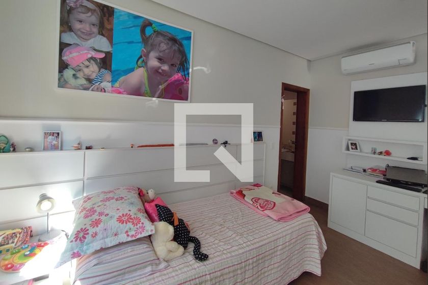Casa à Venda - Swiss Park, 4 Quartos,  360 m2 em , Campinas - sp | SoloBR