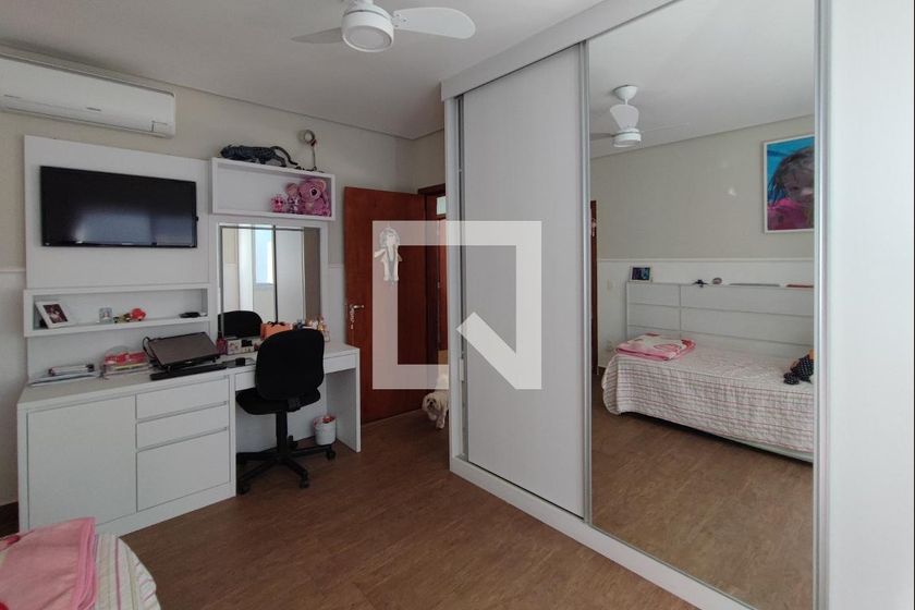 Casa à Venda - Swiss Park, 4 Quartos,  360 m2 em , Campinas - sp | SoloBR