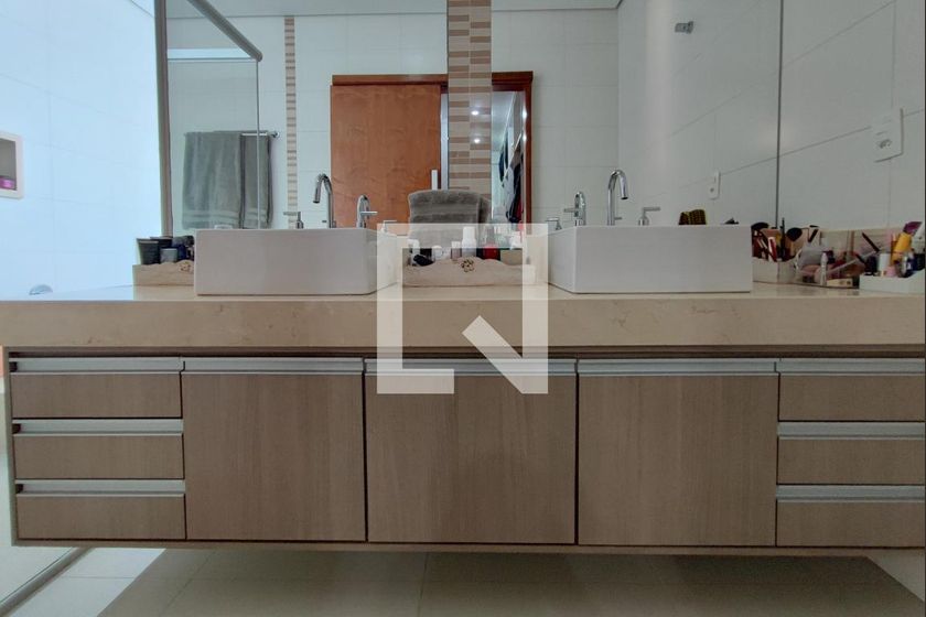 Casa à Venda - Swiss Park, 4 Quartos,  360 m2 em , Campinas - sp | SoloBR