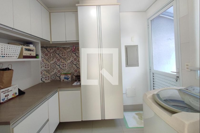 Casa à Venda - Swiss Park, 4 Quartos,  360 m2 em , Campinas - sp | SoloBR