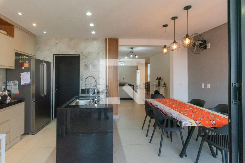 Casa à Venda - Swiss Park, 5 Quartos,  330 m2 em , Campinas - sp | SoloBR