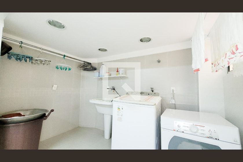 Casa à Venda - Vila Brandina, 4 Quartos,  492 m2 em , Campinas - sp | SoloBR