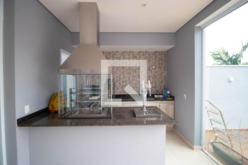 Casa à Venda - Swiss Park, 3 Quartos,  215 m2 em , Campinas - sp | SoloBR
