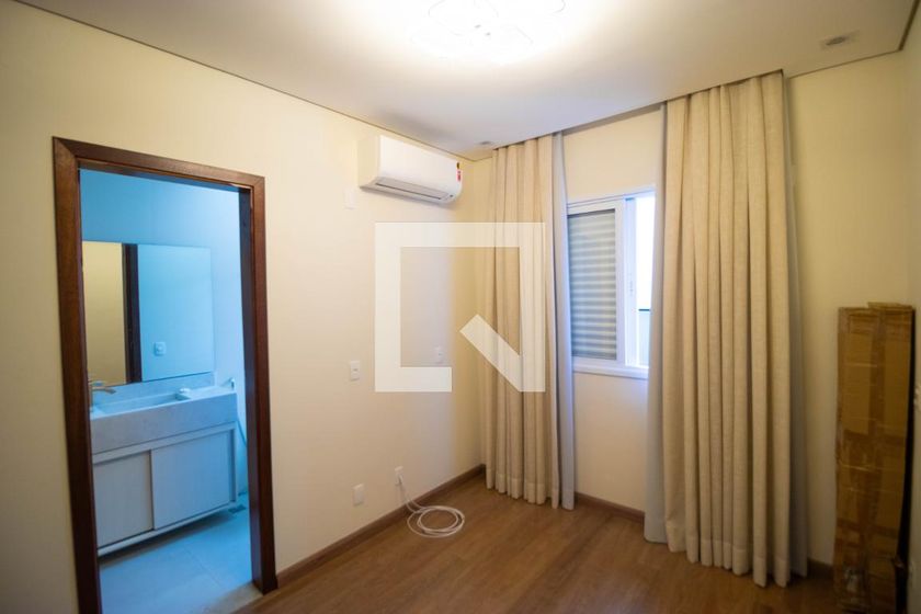 Casa à Venda - Swiss Park, 3 Quartos,  215 m2 em , Campinas - sp | SoloBR