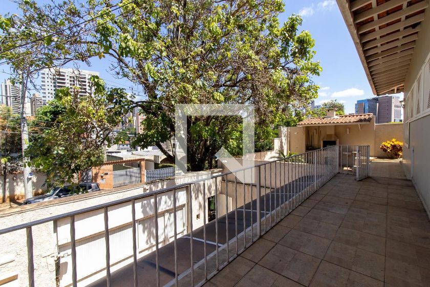 Casa à Venda - Nova Campinas, 4 Quartos,  270 m2 em , Campinas - sp | SoloBR