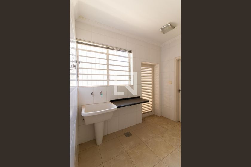 Casa à Venda - Nova Campinas, 4 Quartos,  270 m2 em , Campinas - sp | SoloBR