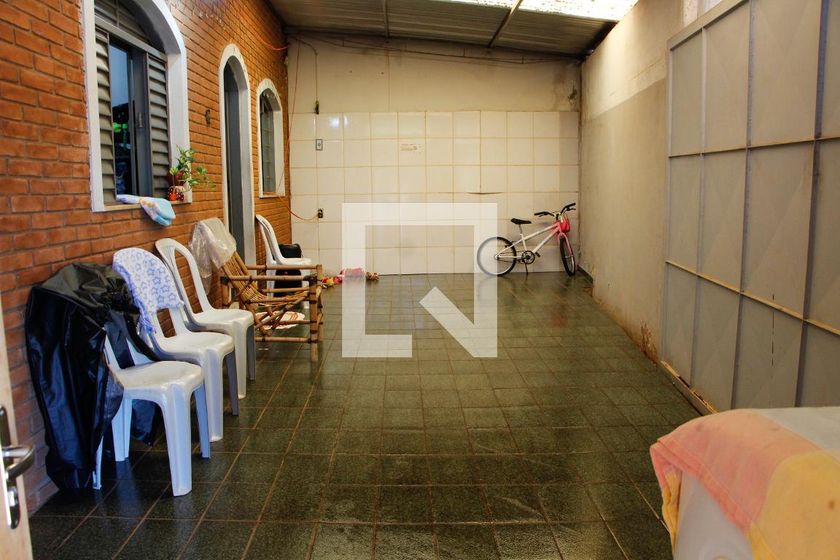 Casa à Venda - Mansões Santo Antônio, 2 Quartos,  250 m2 em , Campinas - sp | SoloBR