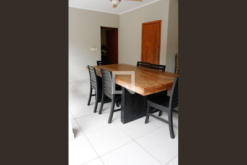 Casa à Venda - Jardim Santana, 5 Quartos,  200 m2 em , Campinas - sp | SoloBR