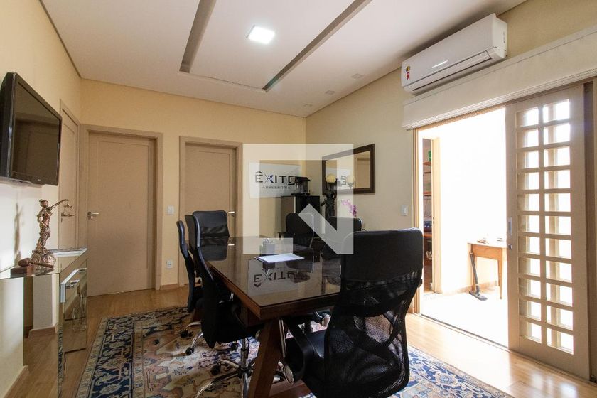 Casa à Venda - Cambuí, 5 Quartos,  304 m2 em , Campinas - sp | SoloBR