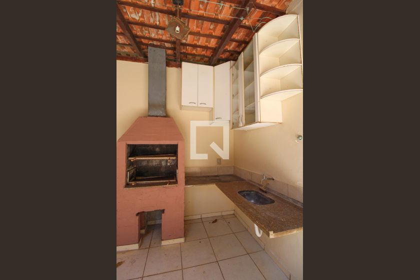Casa à Venda - Jardim Planalto, 2 Quartos,  330 m2 em , Campinas - sp | SoloBR