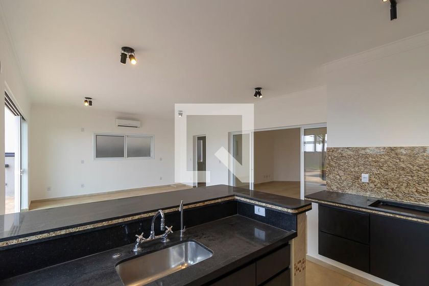 Casa à Venda - Swiss Park, 4 Quartos,  360 m2 em , Campinas - sp | SoloBR