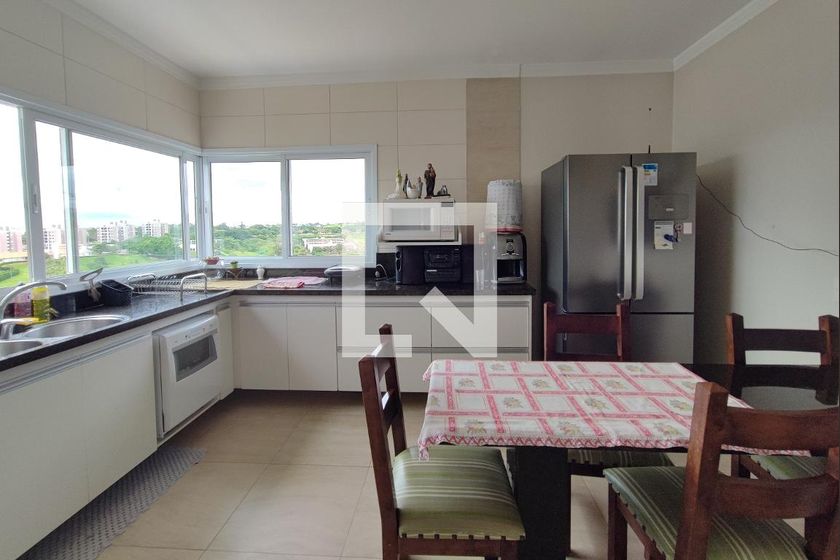 Casa à Venda - Jardim do Lago, 4 Quartos,  335 m2 em , Campinas - sp | SoloBR