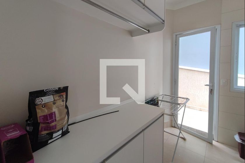 Casa à Venda - Jardim do Lago, 4 Quartos,  335 m2 em , Campinas - sp | SoloBR