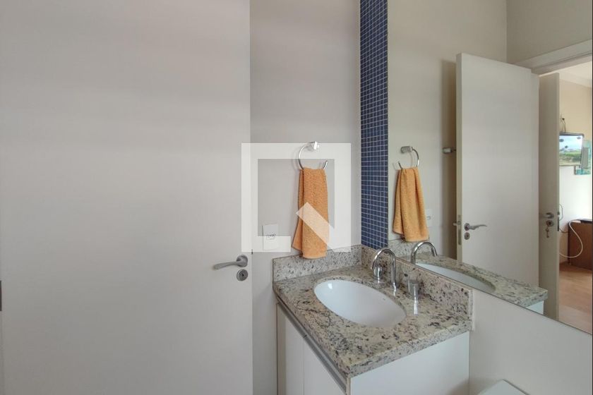 Casa à Venda - Jardim do Lago, 4 Quartos,  335 m2 em , Campinas - sp | SoloBR