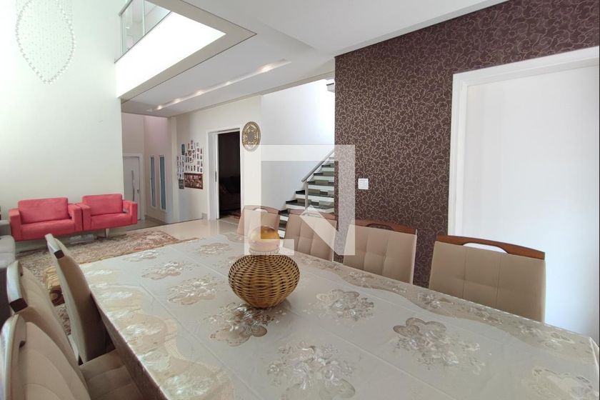 Casa à Venda - Swiss Park, 4 Quartos,  300 m2 em , Campinas - sp | SoloBR