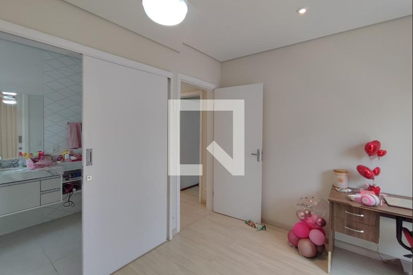 Casa à Venda - Swiss Park, 4 Quartos,  300 m2 em , Campinas - sp | SoloBR