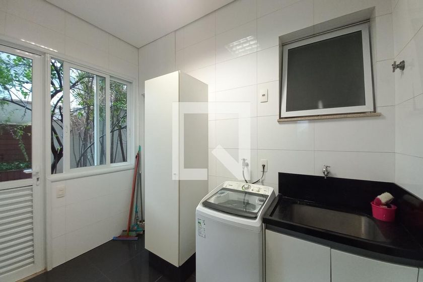 Casa à Venda - Swiss Park, 4 Quartos,  420 m2 em , Campinas - sp | SoloBR