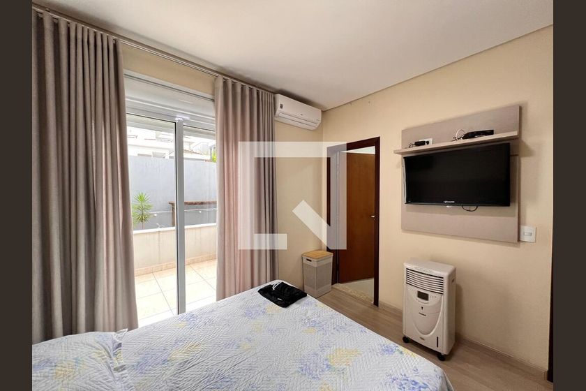 Casa à Venda - Swiss Park, 3 Quartos,  250 m2 em , Campinas - sp | SoloBR