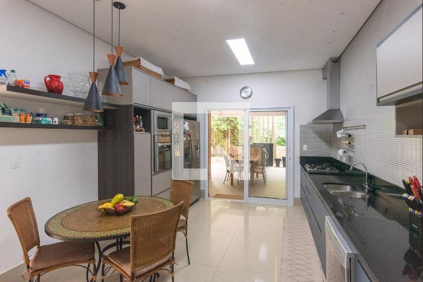 Casa à Venda - Swiss Park, 4 Quartos,  480 m2 em , Campinas - sp | SoloBR