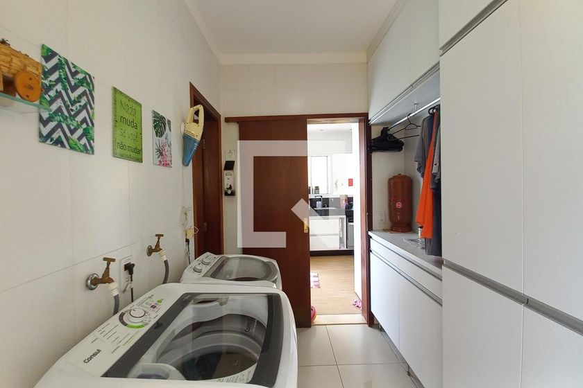 Casa à Venda - Swiss Park, 5 Quartos,  310 m2 em , Campinas - sp | SoloBR
