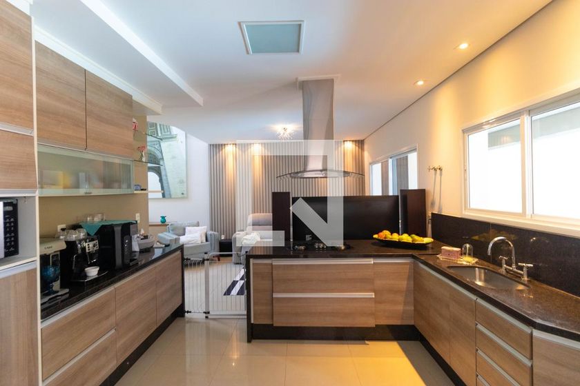 Casa à Venda - Swiss Park, 4 Quartos,  270 m2 em , Campinas - sp | SoloBR