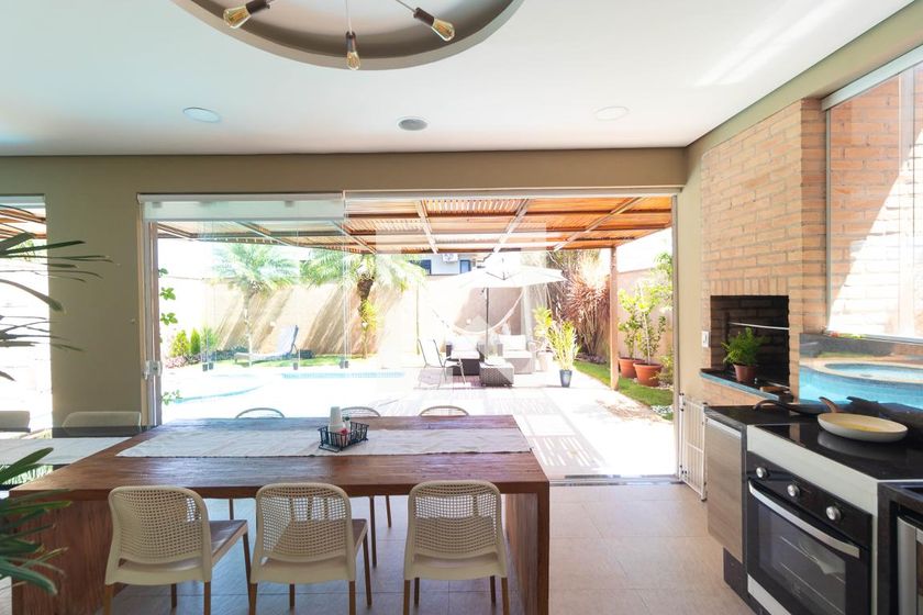 Casa à Venda - Swiss Park, 4 Quartos,  270 m2 em , Campinas - sp | SoloBR